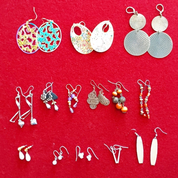 Jewelry - Lot of Fourteen Pair of Dangle Earrings Fashion Jewelry Gold Silver Beads Pearl